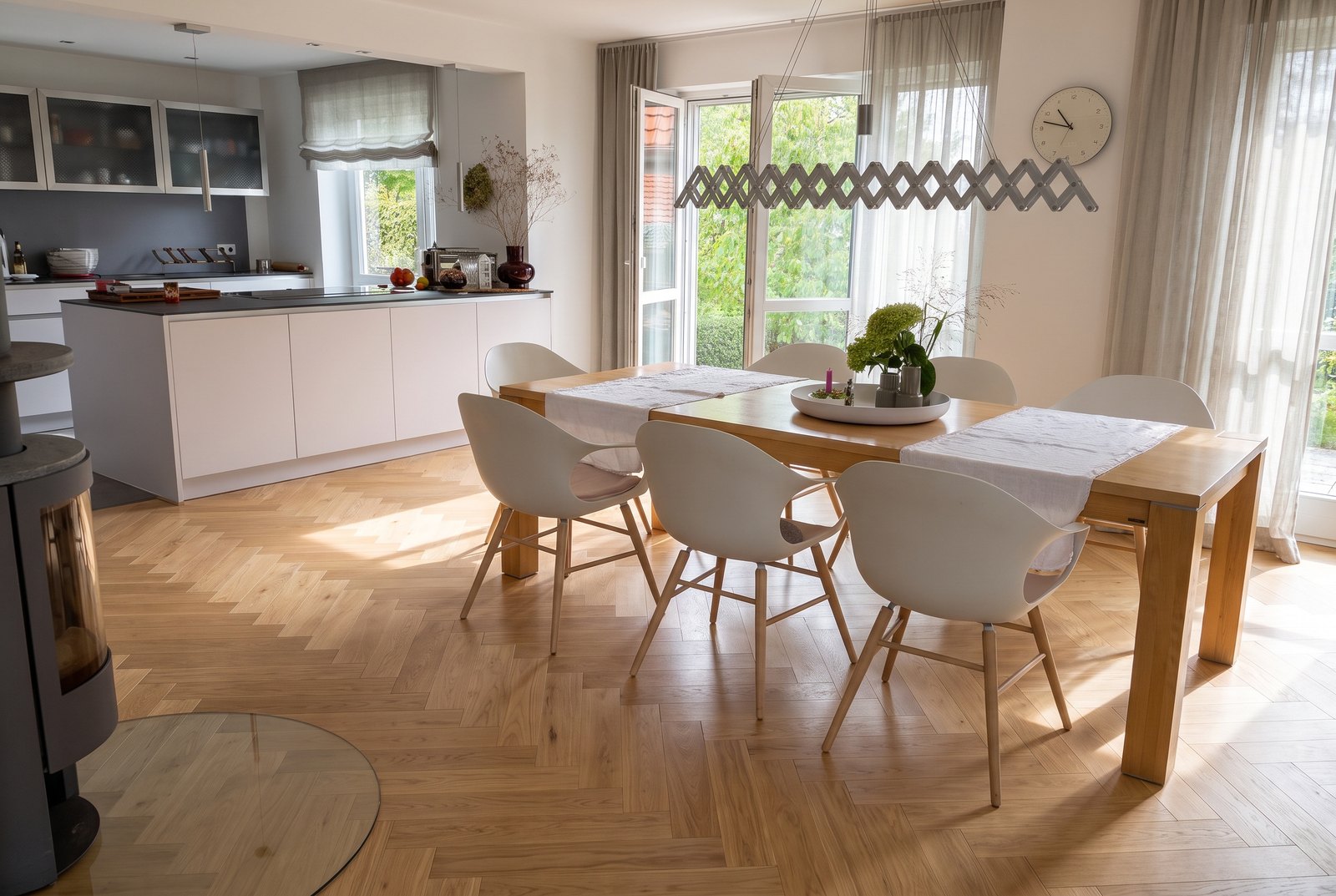 Eiche Sandstone Deluxe in einer Küche — mit KI erzeugte Ansicht