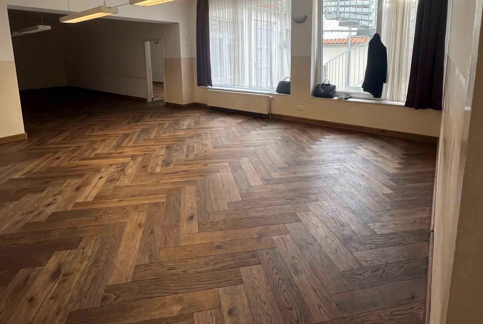 Eiche Firestone in einem Wohnzimmer — mit KI erzeugte Ansicht