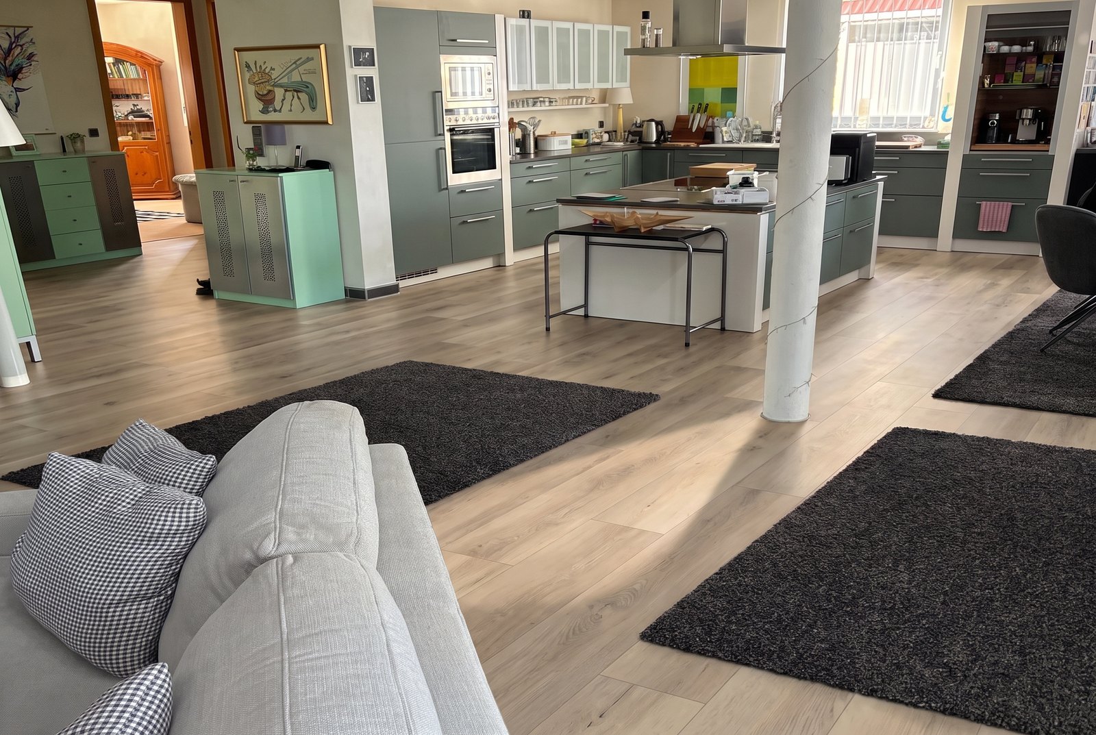 Klick-Vinyl Rigid Sevilla XL in einem Wohnzimmer — mit KI erzeugte Ansicht