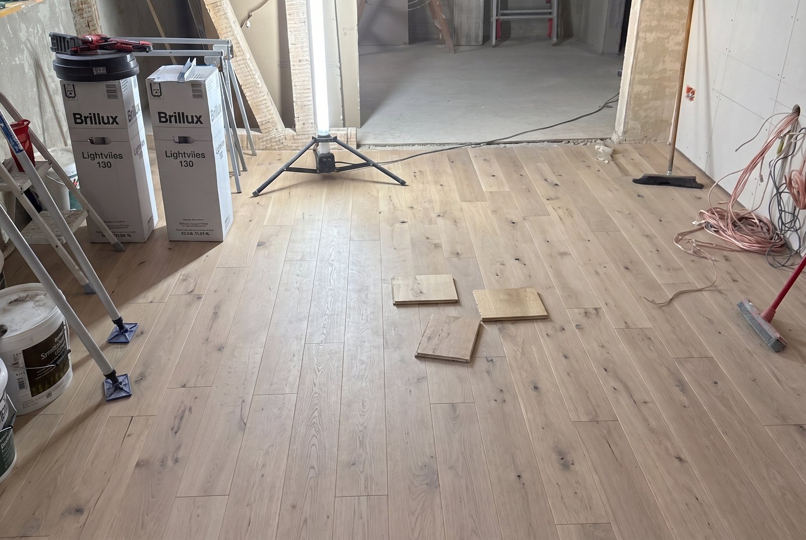 Eiche Dallas in einem Flur — mit KI erzeugte Ansicht