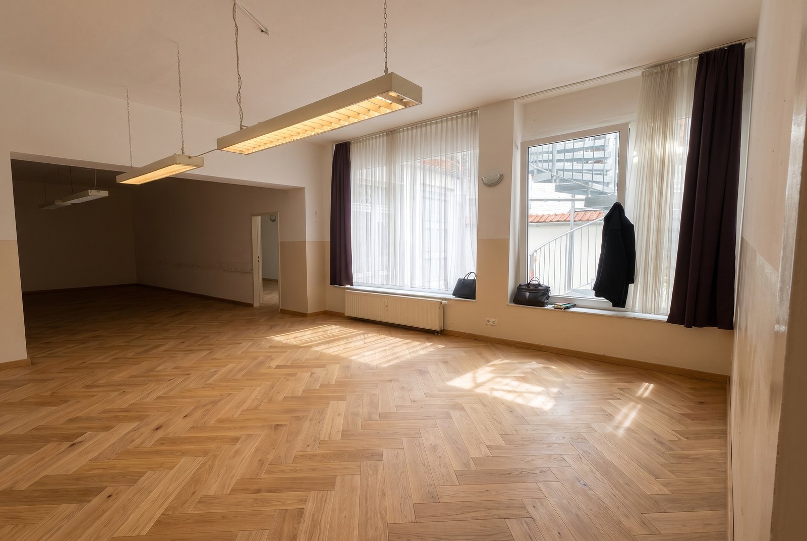 Eiche Sandstone Deluxe in einem Wohnzimmer — mit KI erzeugte Ansicht