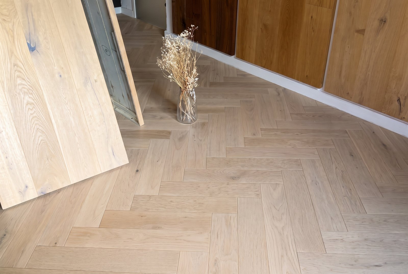 Eiche Rawstone in einem Raum — mit KI erzeugte Ansicht