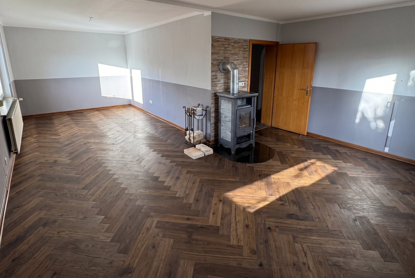 Eiche Firestone in einem Wohnzimmer — mit KI erzeugte Ansicht